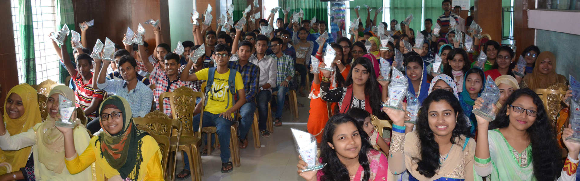 এসএসসি পরীক্ষা ২০১৭ এর সংর্বধনা অনুষ্ঠানে এ+ প্রাপ্ত কৃতিশিক্ষাঝ